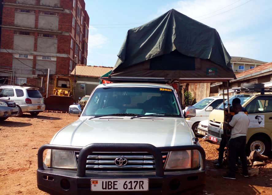 land-cruiser-tx-tz-with-1-rooftop-tent