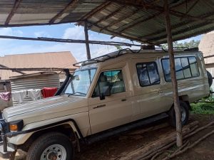 Why hire an extended land cruiser for a family road trip in Uganda?