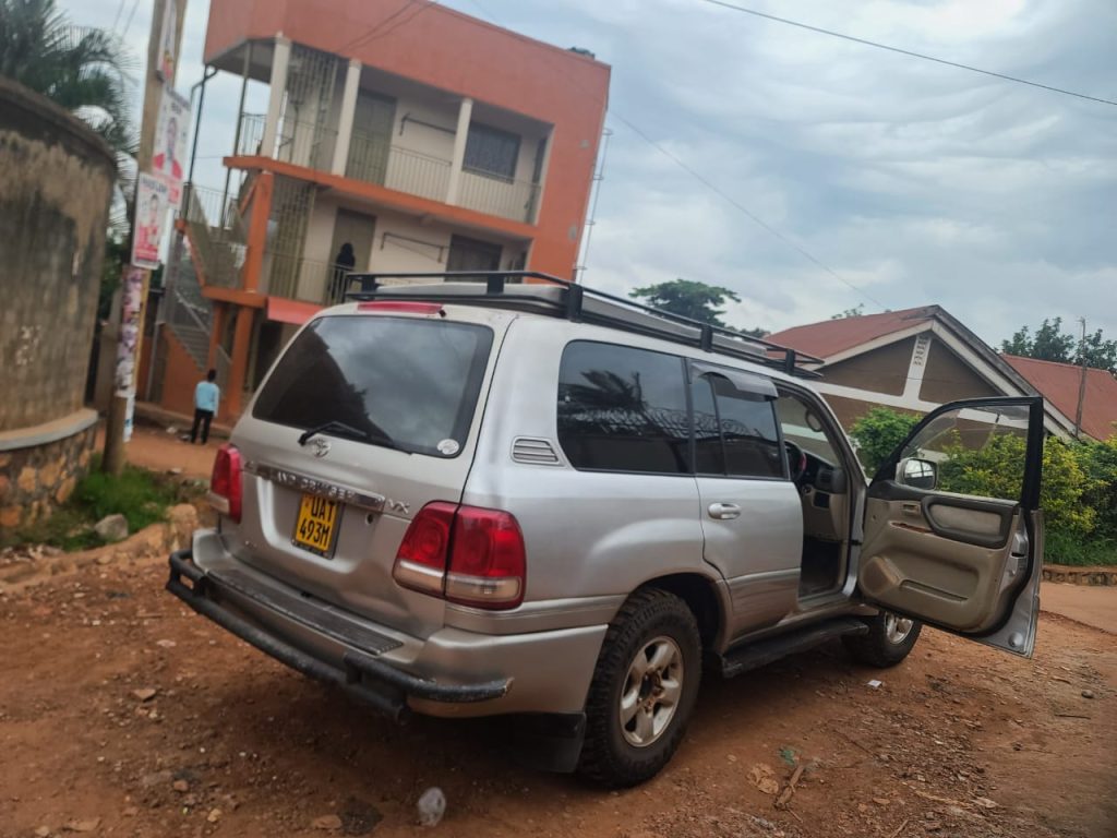 Top Reasons Why Tourists Should Rent a Car in Uganda